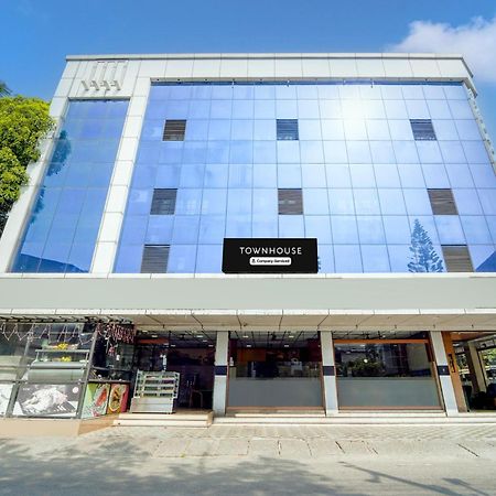 Super Townhouse City Center Ernakulam Kochi Εξωτερικό φωτογραφία