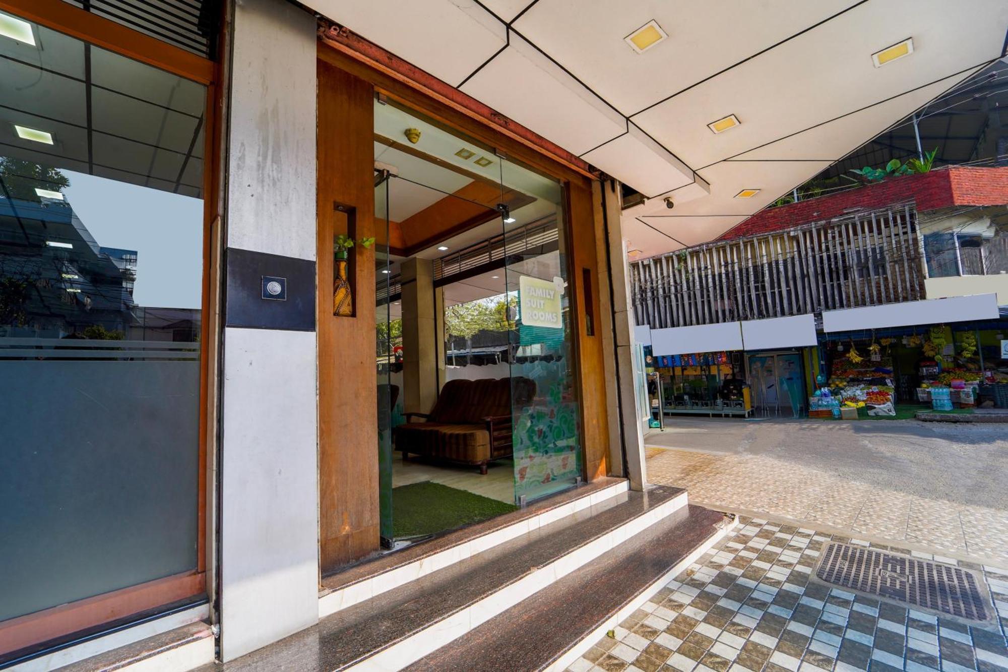 Super Townhouse City Center Ernakulam Kochi Εξωτερικό φωτογραφία