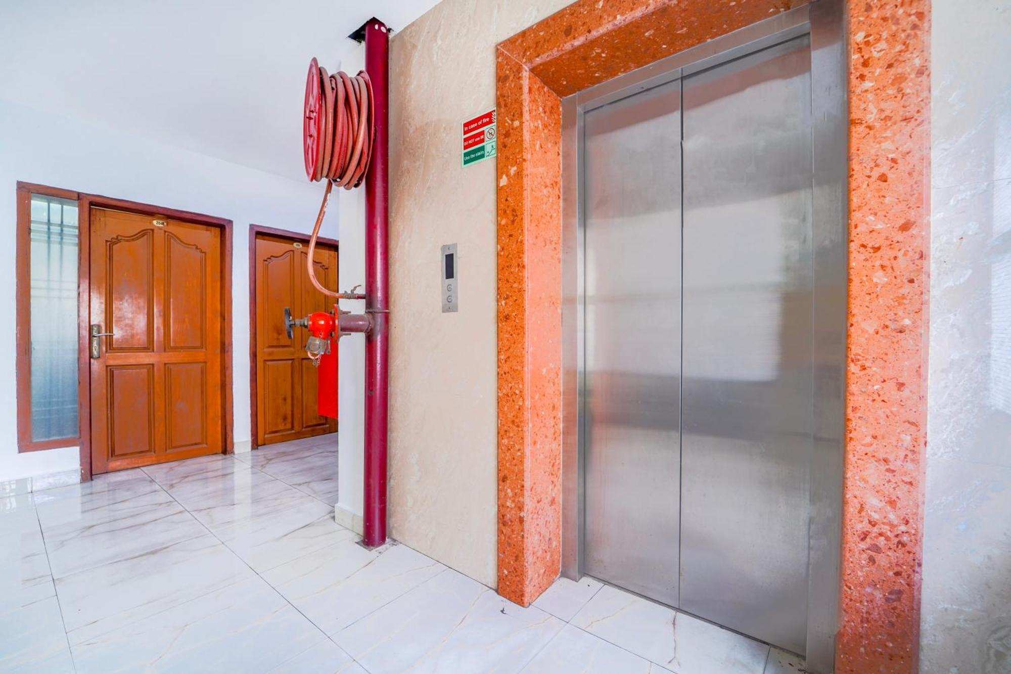 Super Townhouse City Center Ernakulam Kochi Εξωτερικό φωτογραφία