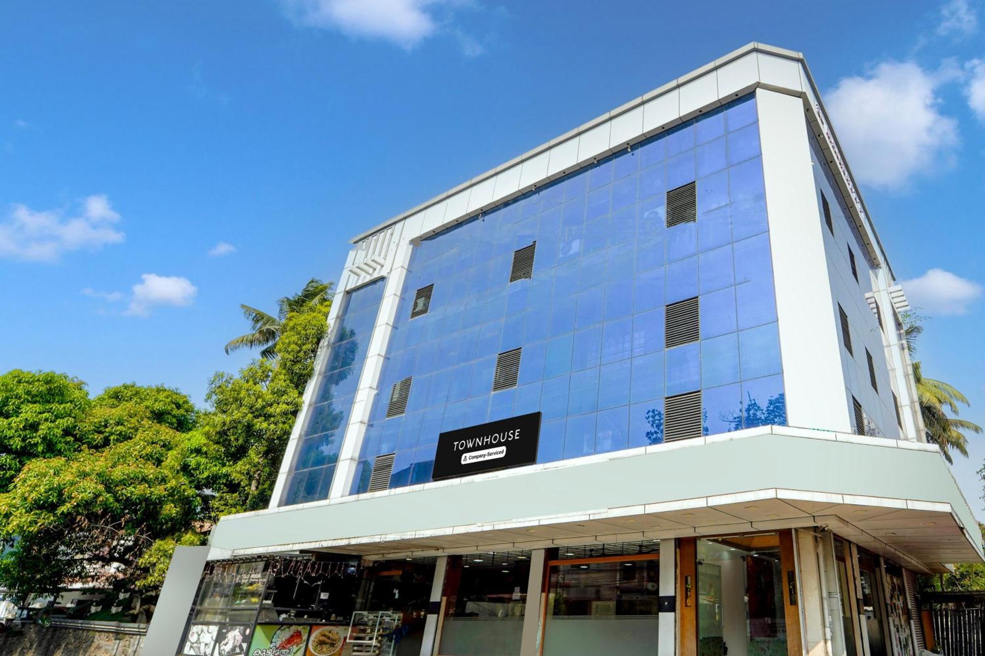 Super Townhouse City Center Ernakulam Kochi Εξωτερικό φωτογραφία
